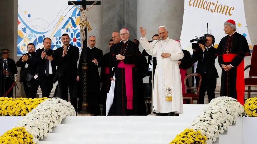«Viva Napoli». Il Papa affida la città alla Madonna con la preghiera composta dal cardinale Battaglia