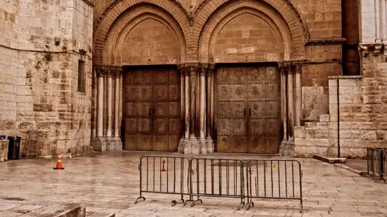 Santo Sepolcro chiuso. Non era mai accaduto in secoli di storia