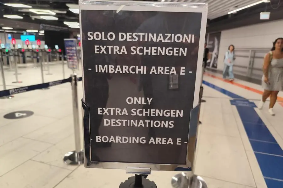Cartelli di indicazioni dell\\'area Schengen all\\'aeroporto di Fiumicino, Roma, 31 luglio 2026 , ANSA
