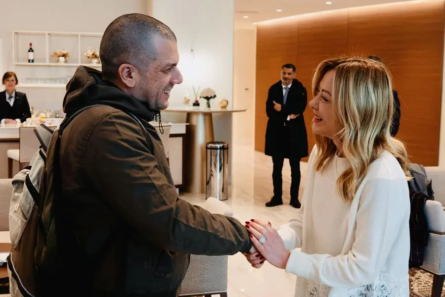 The Prime Minister, Giorgia Meloni, welcomes Alberto Trentini, released yesterday after more than 14 months of detention in Venezuela, at Rome's Ciampino airport, 13 January 2026. Ansa/FILIPPO ATTILI/US PALAZZO CHIGI +++ ANSA PROVIDES ACCESS TO THIS HANDOUT PHOTO TO BE USED SOLELY TO ILLUSTRATE NEWS REPORTING OR COMMENTARY ON THE FACTS OR EVENTS DEPICTED IN THIS IMAGE - NO ARCHIVING - NO LICENSING - NPK +++