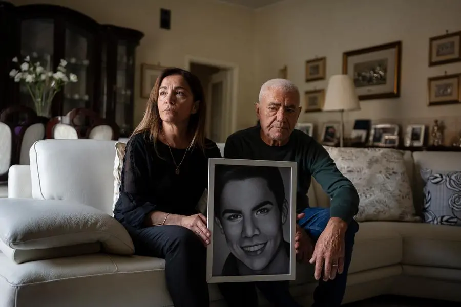 Acerra, Italia - 6 Maggio 2026 - La signora Maria Sito Palma ed il marito Gerardo de Maria posano per un ritratto nella loro casa. , Giulio Piscitelli