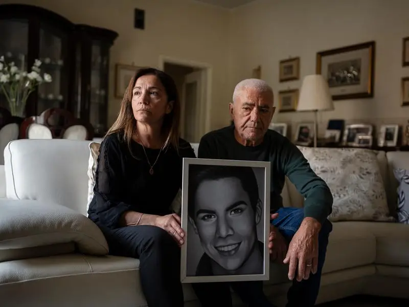 Papa Leone ad Acerra incontra le famiglie della Terra dei Fuochi: «Nostro figlio è stato ucciso dall’inquinamento»