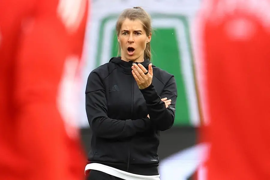 Marie-Louise Eta durante la prima partita ufficiale alla guida dell\\'Union Berlino , REUTERS