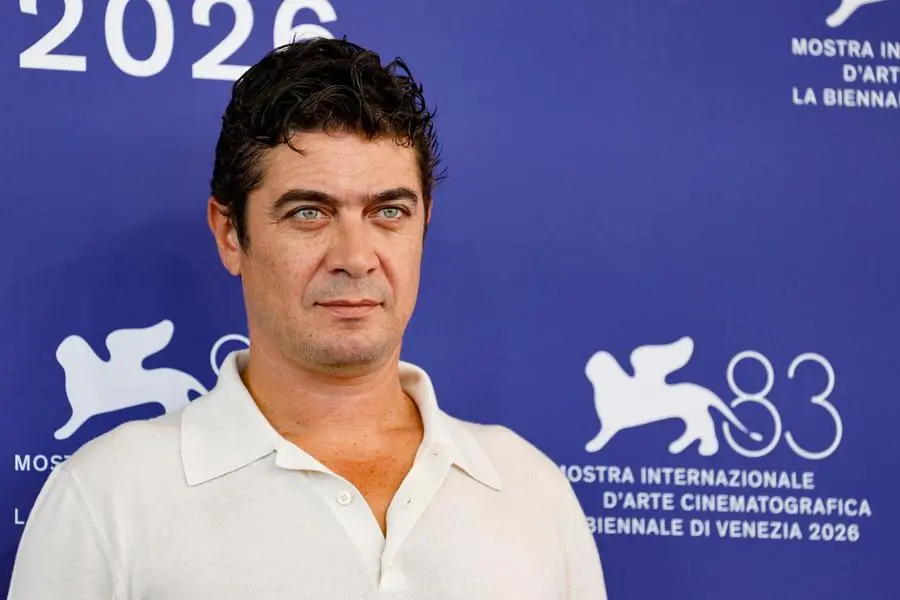 Riccardo Scamarcio a Venezia alla presentazione del film I figli della scimmia
