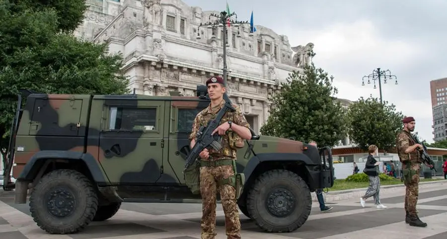 Militari a Milano contro la violenza giovanile, poteri, competenze, punti controversi