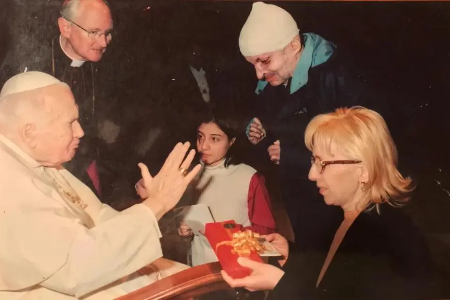 Pasquale Padovano durante l'incontro con Giovanni Paolo II nel 2003, due anni dopo la strage