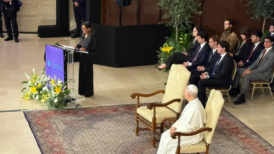 Papa Leone alla Sapienza: «Si investe in armi invece che in educazione e salute»
