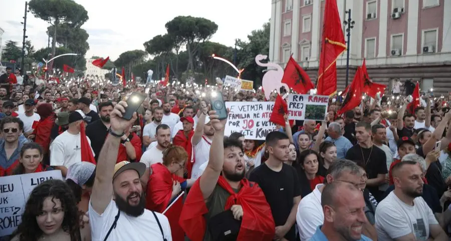 Albania, la “rivoluzione dei fenicotteri”: giovani in piazza contro il cemento nelle aree protette