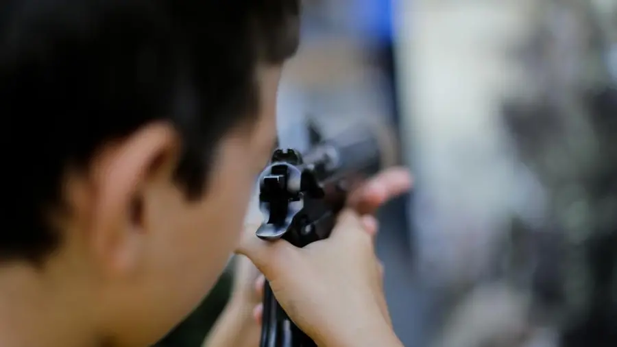 Polemica per l'ingressso dei minori (gratis per gli under 12) a EOS, European Outdoor Show, Fiera delle armi di Parma