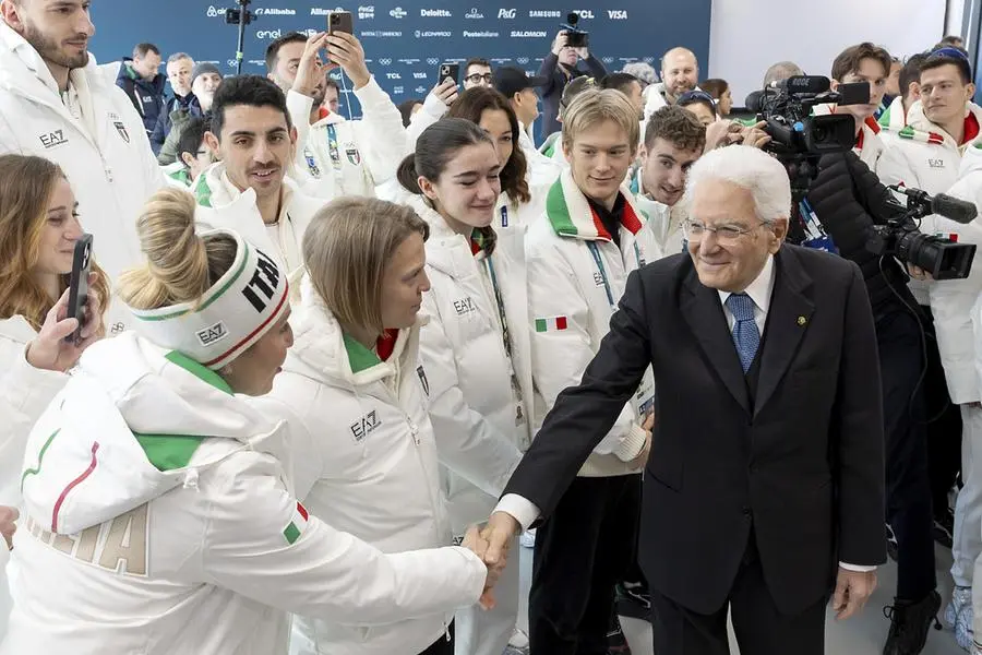 Mattarella saluta gli atleti di Milano Cortina 2026