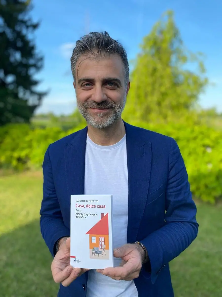 Marco Di Benedetto, 49 anni, è docente di religione del liceo scientifico “Primo Levi” di Montebelluna, nel trevigiano.