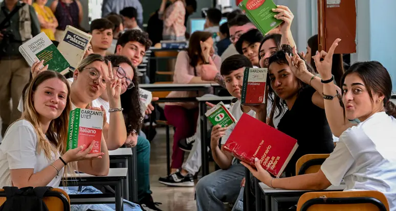Elogio della lentezza alla Maturità: la sfida della dedizione contro la fretta informatica