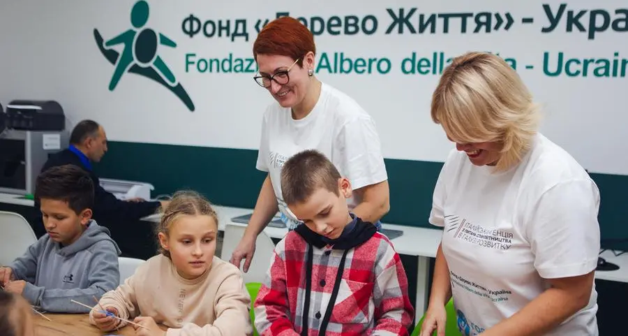 A scuola nei rifugi sotterranei: a quattro anni dall’inizio della guerra, la vita quotidiana dei bambini ucraini