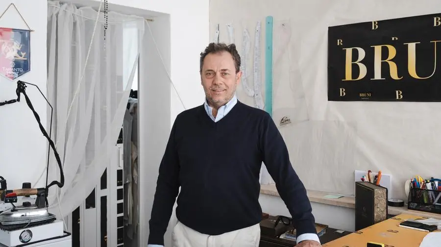 Giuseppe Bruni, il sarto dei Papi: da Benedetto XVI a Leone XIV, le camicie su misura nate in Puglia