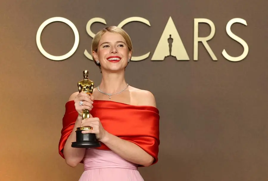 Jessie Buckley, vincitrice della statuetta come miglior attrice protagonista. REUTERS/Mario Anzuoni