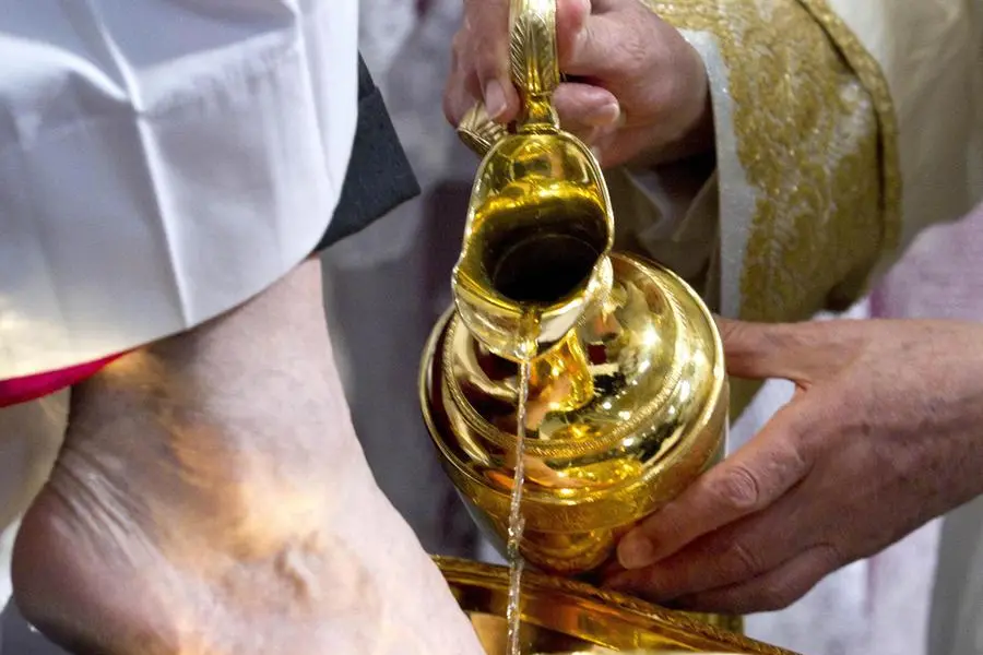 Il rito della lavanda dei piedi , ANSA