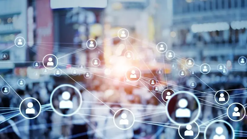 Sesso virtuale e relazioni vere: la sfida delle famiglie nell’epoca dell’Intelligenza artificiale