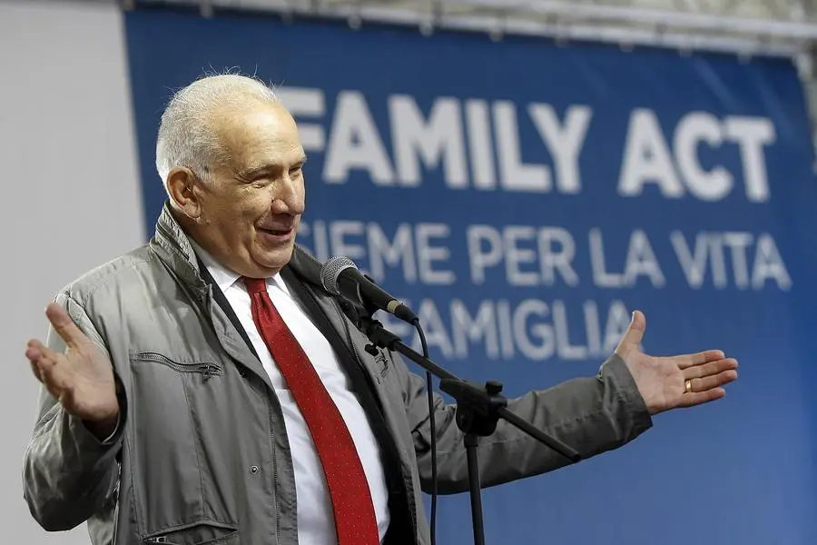 Carlo Casini durante la manifestazione organizzata dal Nuovo Centro Destra dal titolo \\'Family Act\\' in piazza Farnese, Roma, 15 novembre 2014. ANSA/ FABIO FRUSTACI , ANSA