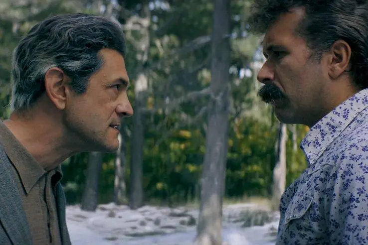 Vinicio Marchioni e Gabriel Montesi in una scena del film Ammazzare stanca