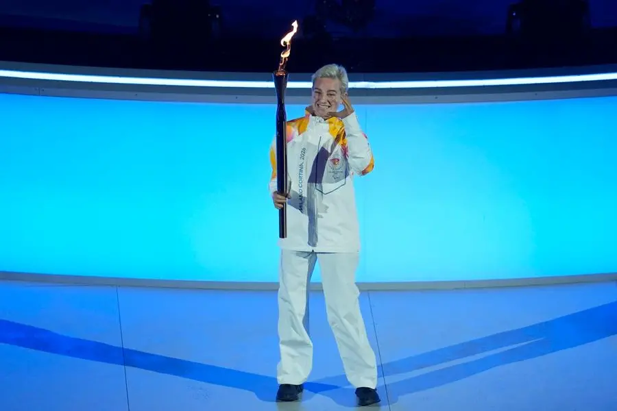 Milano Cortina 2026 Paralympics - Opening Ceremony - Arena di Verona, Verona, Italy - March 06, 2026. Torchbearer Bebe Vio carries the flame during the Opening Ceremony REUTERS/Matteo Ciambelli