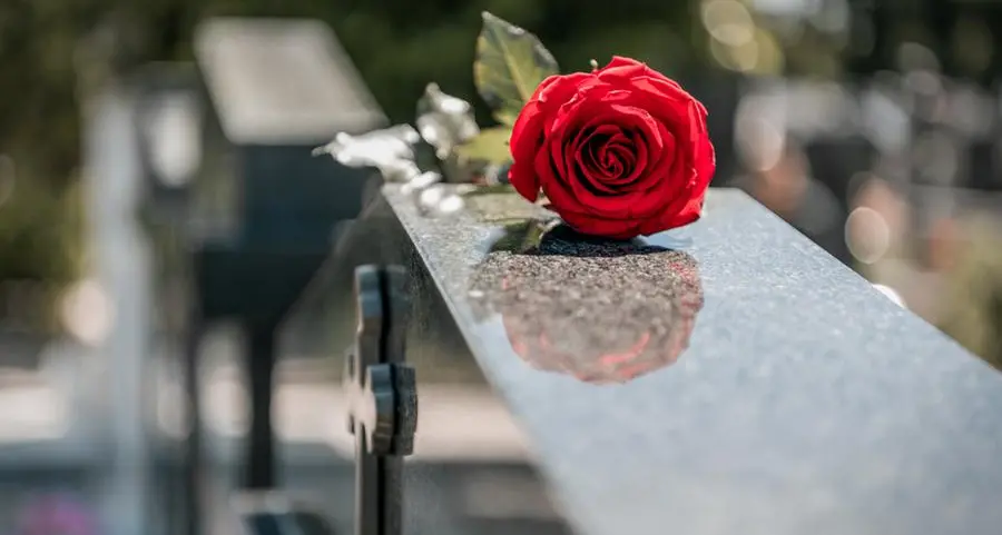 Una lapide per Massimo, il senzatetto morto nell’indifferenza