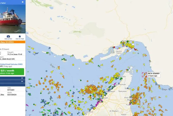 La petroliera 'Rich Starry', di proprietà cinese e con bandiera del Malawi, ha quasi completato l'attraversamento dello Stretto di Hormuz dopo il blocco imposto dagli Stati Uniti. E' quanto appare dai dati di tracciamento navale del sito MarineTraffic. https://www.vesselfinder.com + ATTENZIONE LA FOTO NON PUO' ESSERE PUBBLICATA O RIPRODOTTA SENZA L'AUTORIZZAZIONE DELLA FONTE DI ORIGINE CUI SI RINVIA + NPK