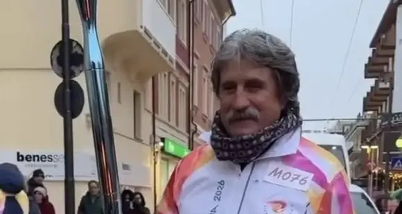 «Un bel tributo a mio figlio»: il commovente passaggio della torcia olimpica di Paolo Simoncelli