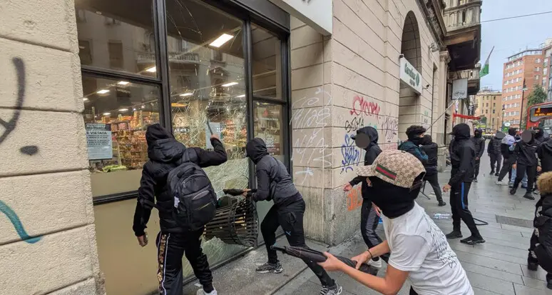 Da via Torino al boschetto di Rogoredo. La solitudine dei giovani che nessuno vede, spiegata agli “adulti”