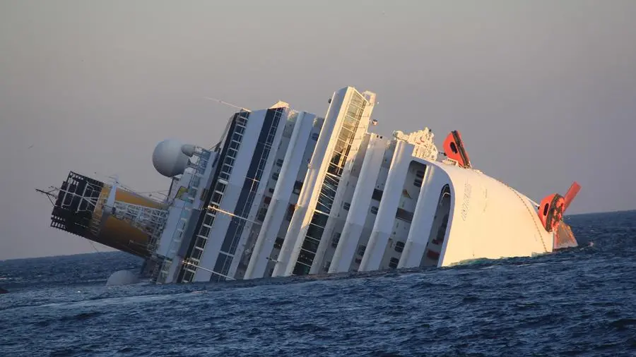 Costa Concordia, cronaca di una tragedia (vera) e del suo comandante (ridicolo)