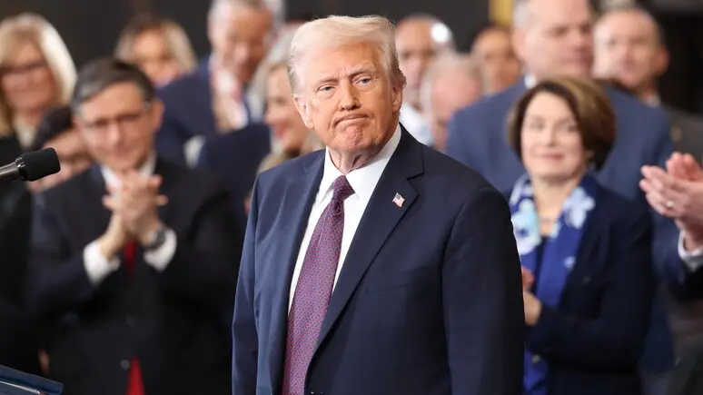Da 'Navi, accendete i motori!' al nuovo caos economico. Il fallimento di Trump nello Stretto di Hormuz