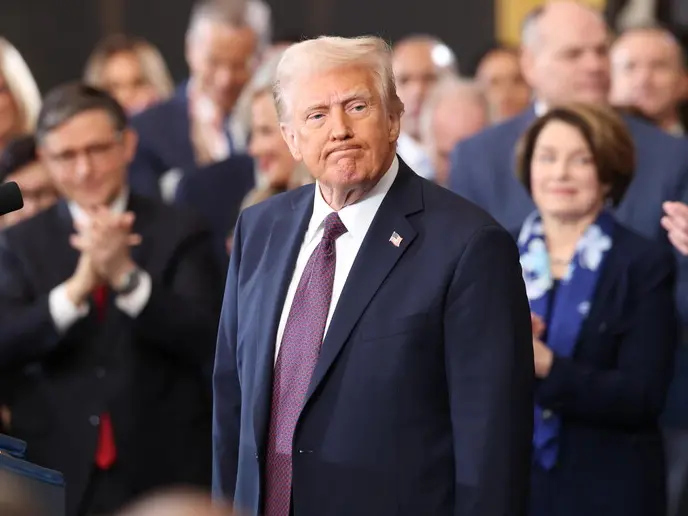 Da 'Navi, accendete i motori!' al nuovo caos economico. Il fallimento di Trump nello Stretto di Hormuz