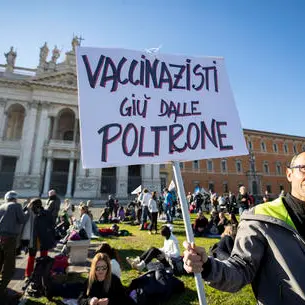 Difterite. Una bambina morta, un cugino salvato: la differenza si chiama vaccino e ora a Palermo c’è la fila per il siero