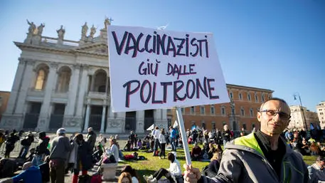 Difterite. Una bambina morta, un cugino salvato: la differenza si chiama vaccino e ora a Palermo c’è la fila per il siero