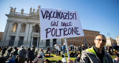 Difterite. Una bambina morta, un cugino salvato: la differenza si chiama vaccino e ora a Palermo c’è la fila per il siero