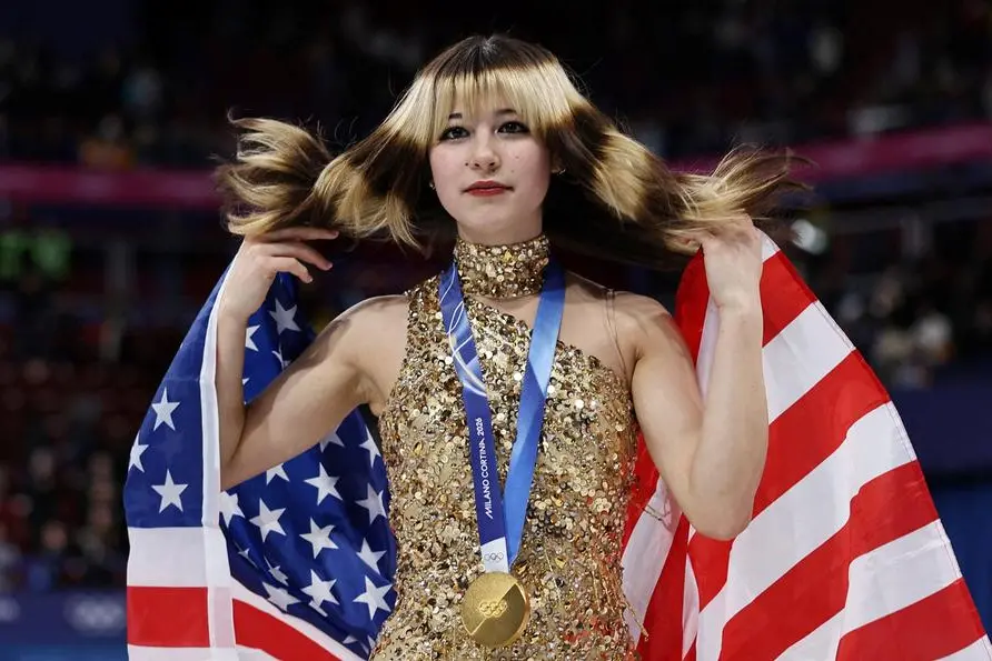 Milano Cortina 2026 Olympics - Figure Skating - Women Single Skating - Victory Ceremony - Milano Ice Skating Arena, Milan, Italy - February 19, 2026. Gold medallist Alysa Liu of United States celebrates with her national flag after winning the Women Single Skating REUTERS/Amanda Perobelli TPX IMAGES OF THE DAY
