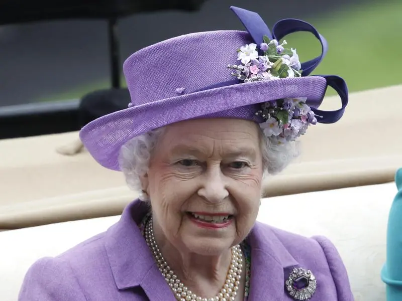 Elisabetta II, 100 anni dalla nascita: come è diventata un’icona pop?