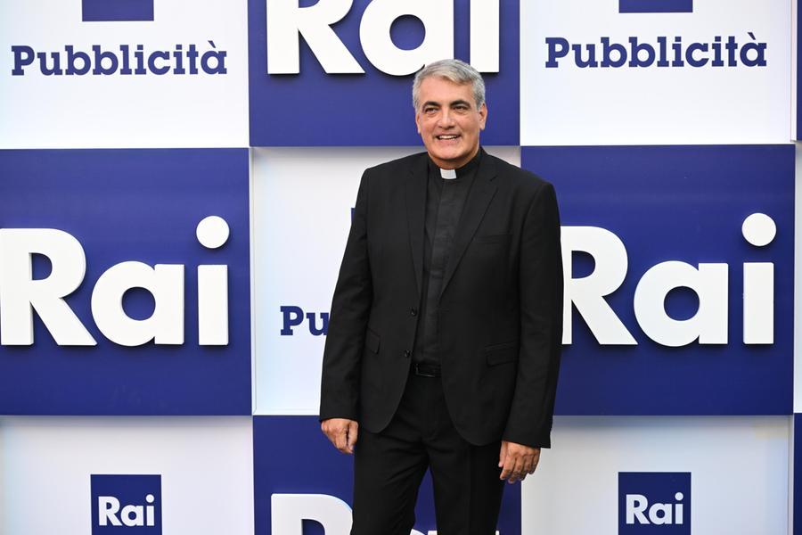 Don Walter Insero, Rai chaplain, traveling to Sanremo for the Festival: «We prayed for the artists who left us and to be able to work as a united team»