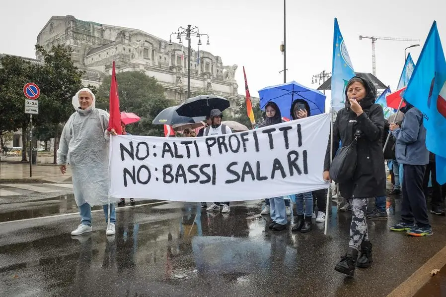 Presidio e corteo del personale sanitario dell\\u2019Ospedale San Raffaele, Milano 31 Ottobre 2025 , ANSA