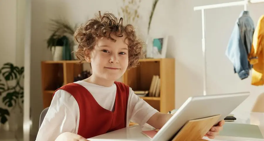 «Smartphone e tablet a scuola: cosa fare se è la maestra che obbliga a usarli per i compiti»