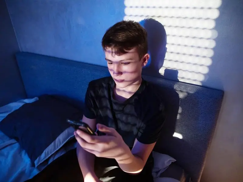 Social e minori: la proposta di un patentino digitale alla Meloni. Zoppi: «Più connessione umana e meno collegamenti asettici»