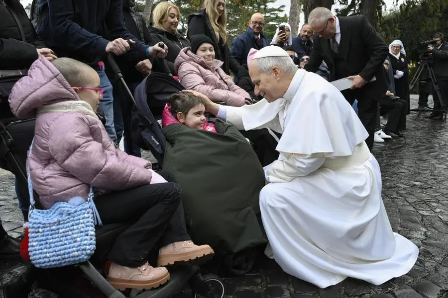 Il Papa saluta gli ammalati davanti alla Grotta della Madonna di Lourdes nei Giardini Vaticani , EPA