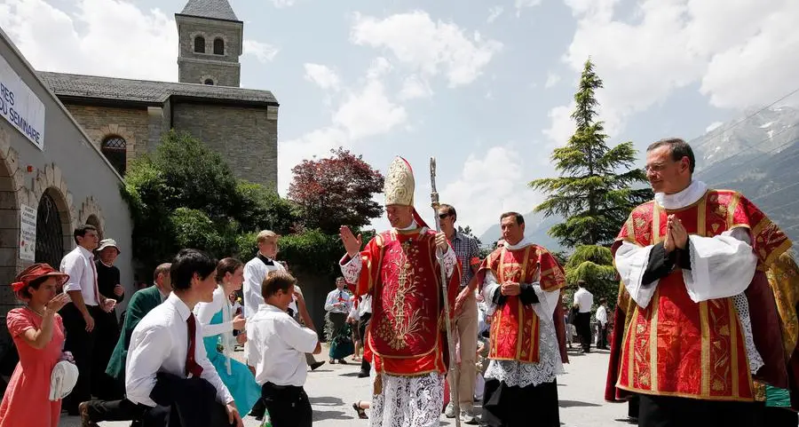 Lefebvriani, quattro vescovi ordinati senza il Papa: è scisma con Roma
