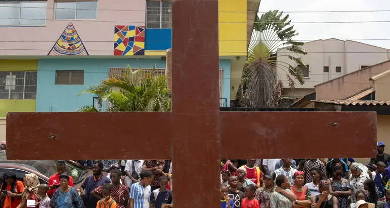 Tre chiese distrutte al giorno: il calvario silenzioso dei cristiani in Nigeria