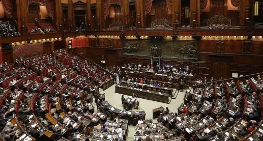 Tra \"società civile\" e \"casta\", meglio i politici