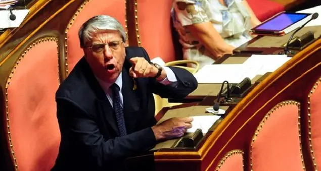 Droghe, Giovanardi corregge Giovanardi