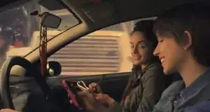 30 secondi per capire che non si guida con lo smartphone