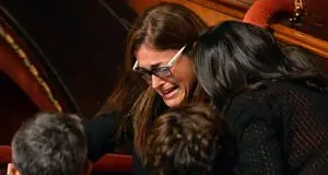 Le lacrime della senatrice minacciata