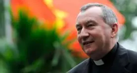 Il Papa insedia Parolin, ma lui non c'è.