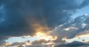 Sole: sorge e tramonta prima a Roma o Milano?