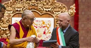 I Cinque Stelle e il Dalai Lama